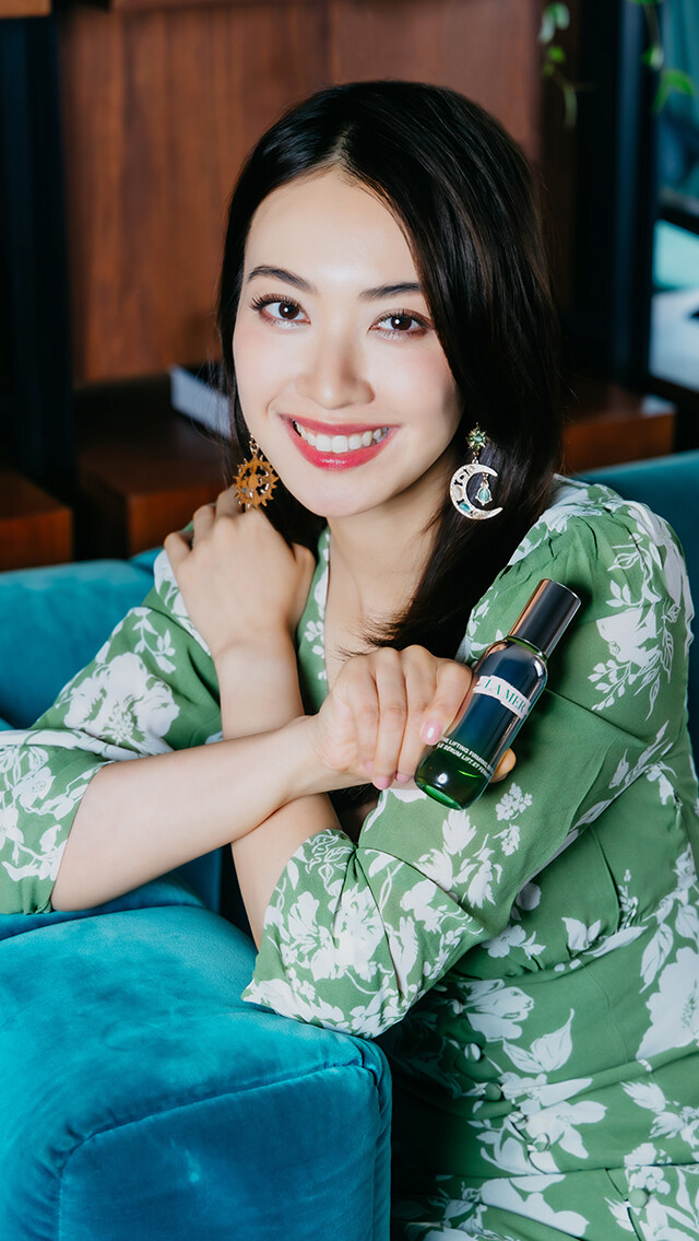 知性女神朱千雪認證的 La Mer 全新提升緊緻精華，喚醒肌膚年輕記憶，一週無痛提拉緊緻