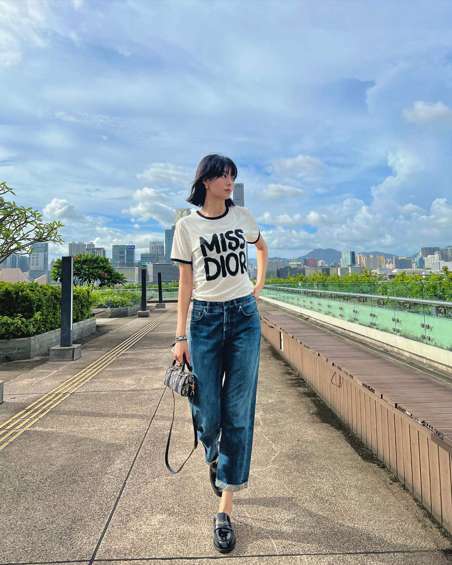 經典標誌引發「Miss Dior」狂熱！時尚名人明星都這樣穿！