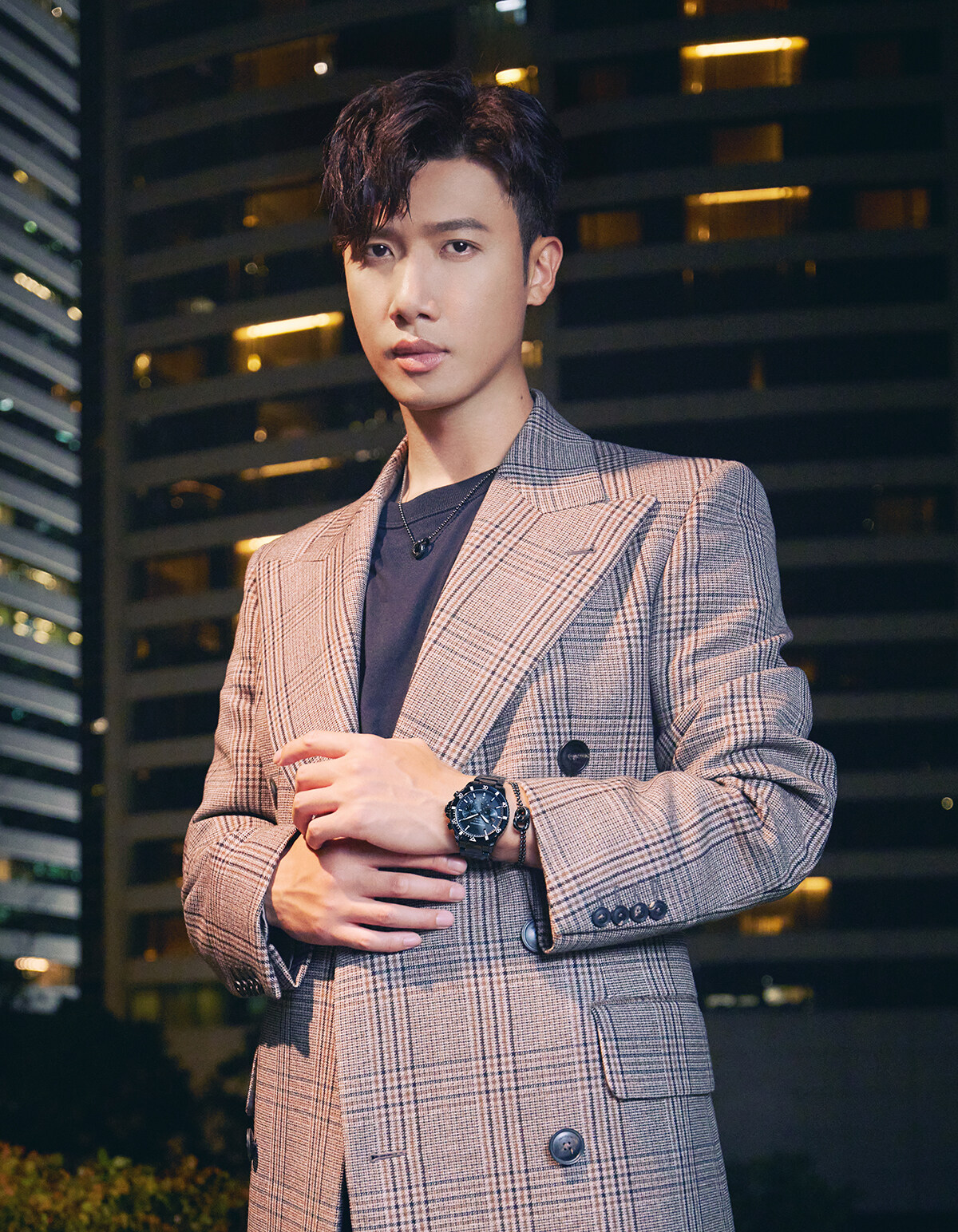 日與夜的時尚自信魅力！Stanley演繹Emporio Armani 2023秋冬腕錶及首飾新作