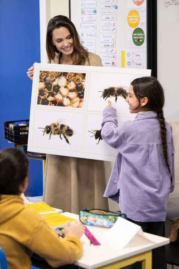 Angelina Jolie 到訪Guerlain蜜蜂學校