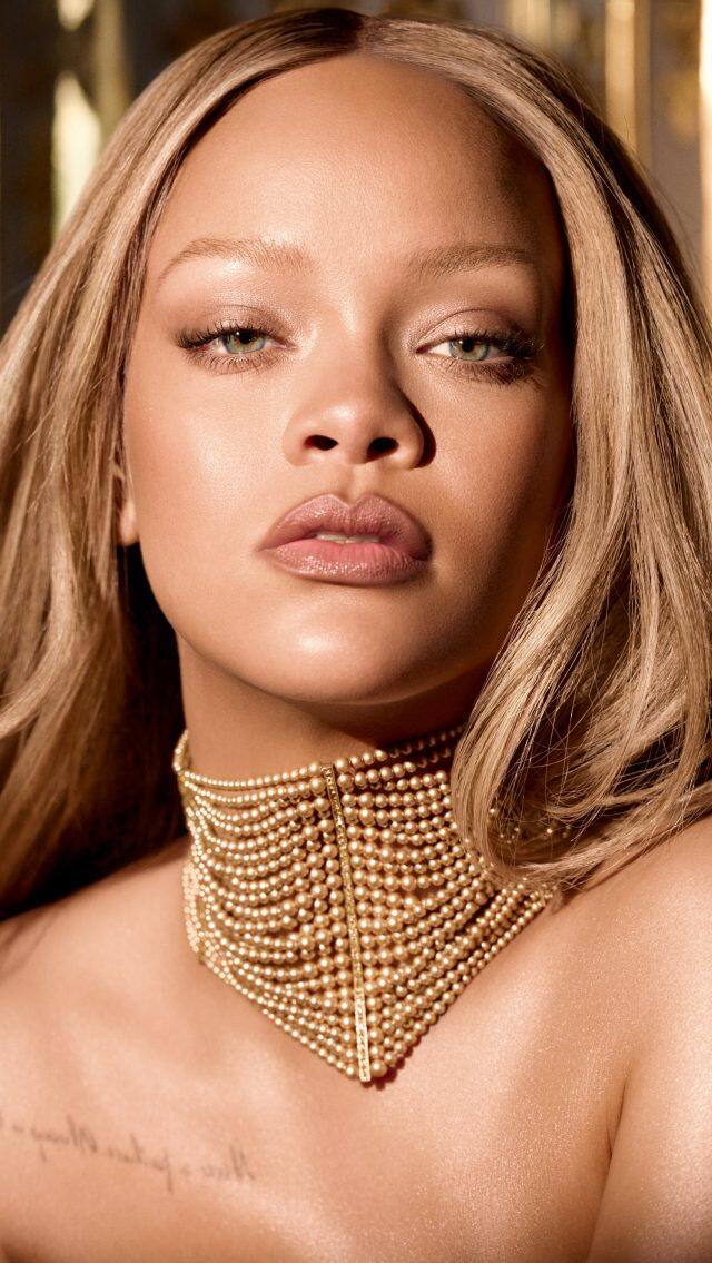 Rihanna 與Dior J'adore的完美相遇! A GOLDEN DREAM
