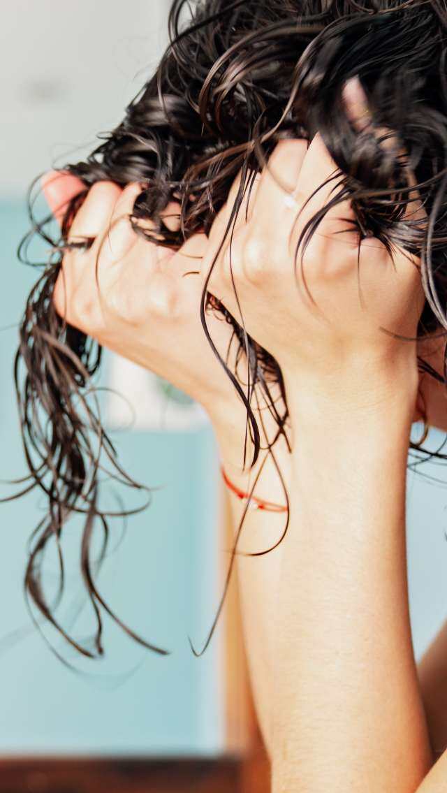 護髮素用法麼用才最好？誤敷頭皮甩頭髮？幾耐用一次護髮素要洗掉嗎？