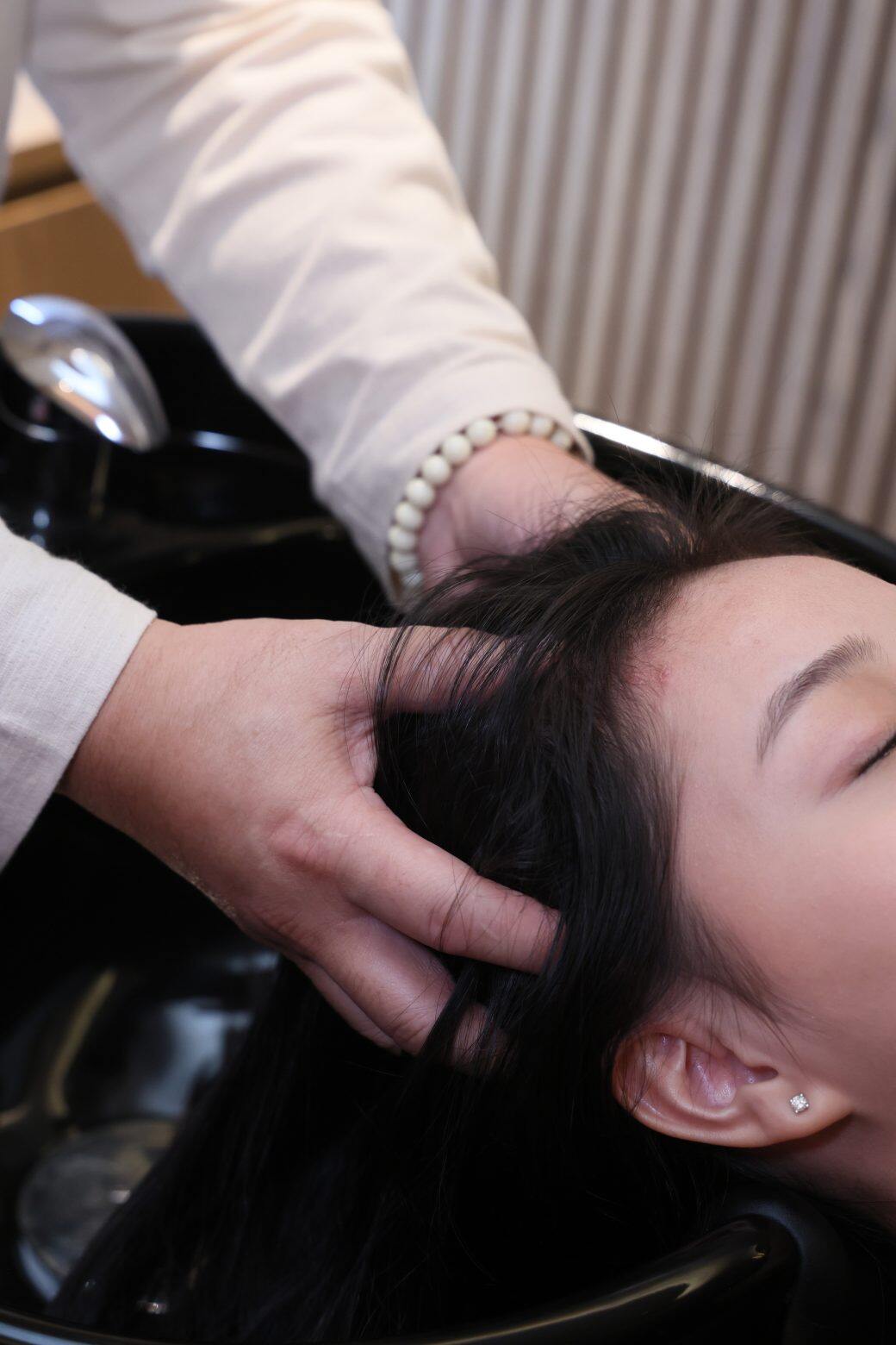 為繁忙都市人打造的「 Treehouse」療癒空間！從頭皮檢測到個人方案制定：Zeva Hair Spa 量身定制頭皮護理方案！