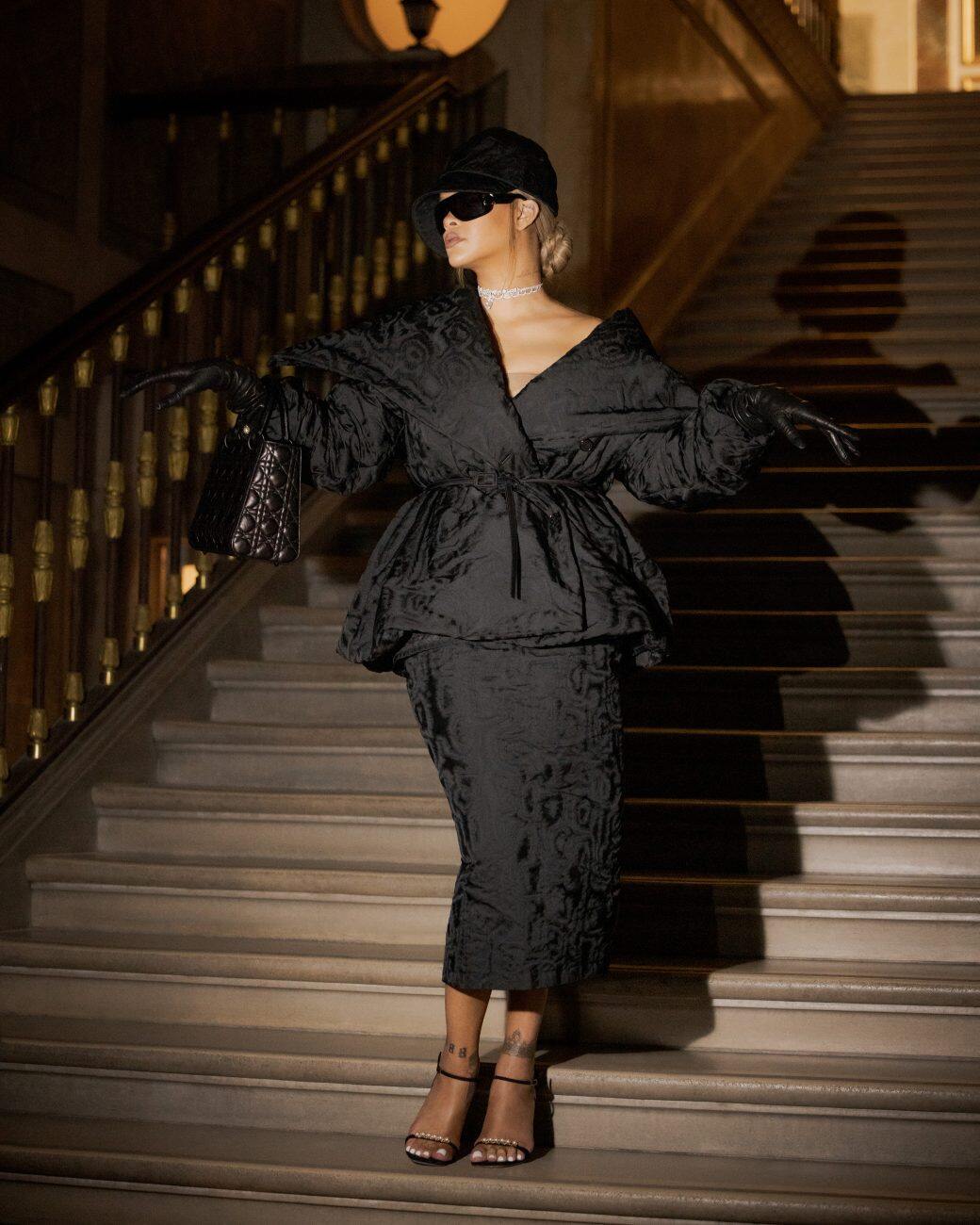 Rihanna 與Dior J'adore的完美相遇! A GOLDEN DREAM Rihanna 與Dior J'adore的完美相遇! A GOLDEN DREAM