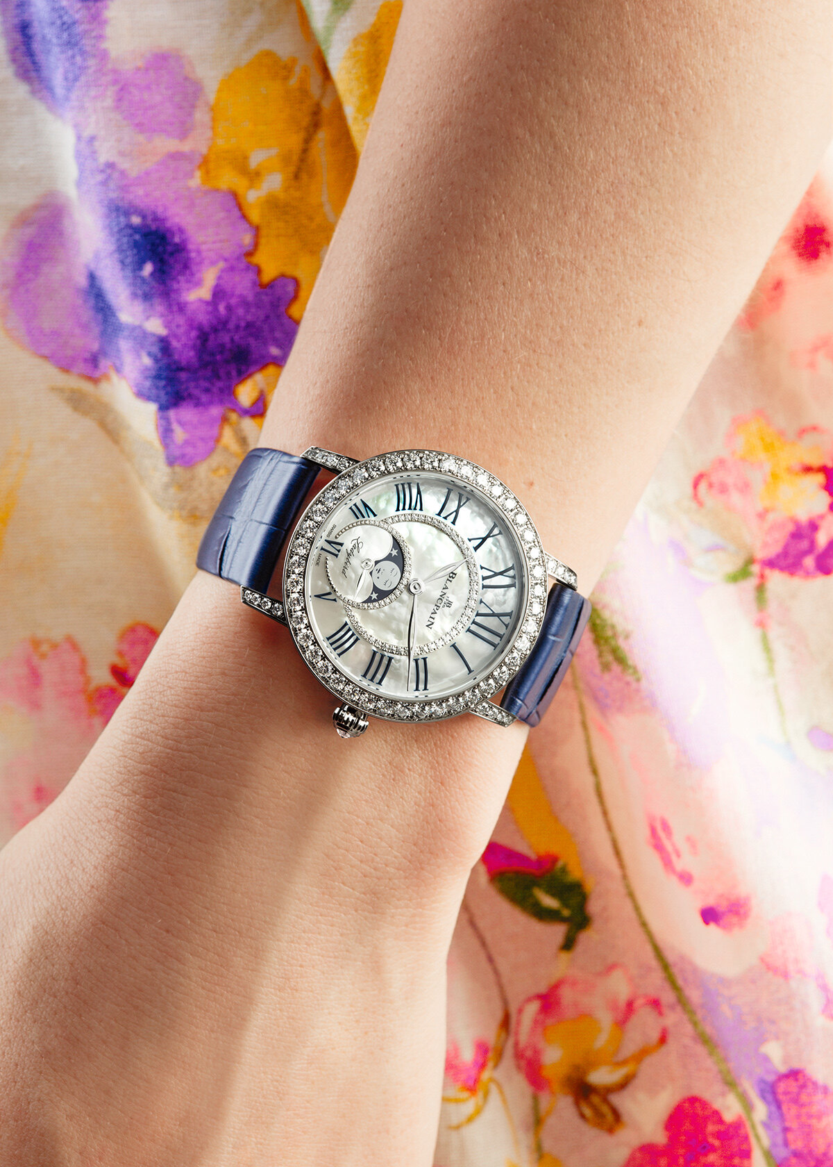 新推出的Ladybird Colors腕錶以不對稱設計元素帶來的視覺衝擊。