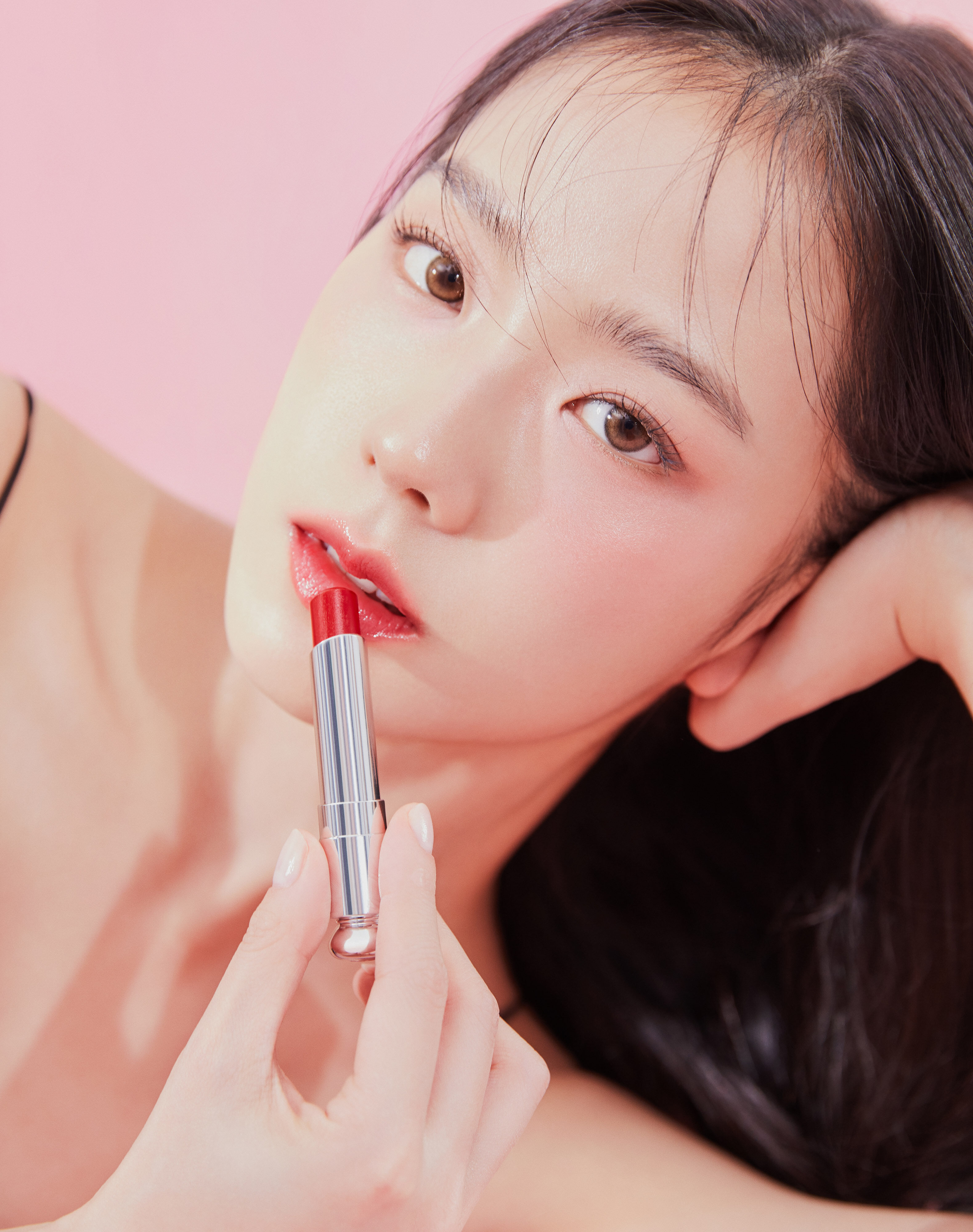 JISOO - Dior Addict Lip Glow #031 Stawberry_1