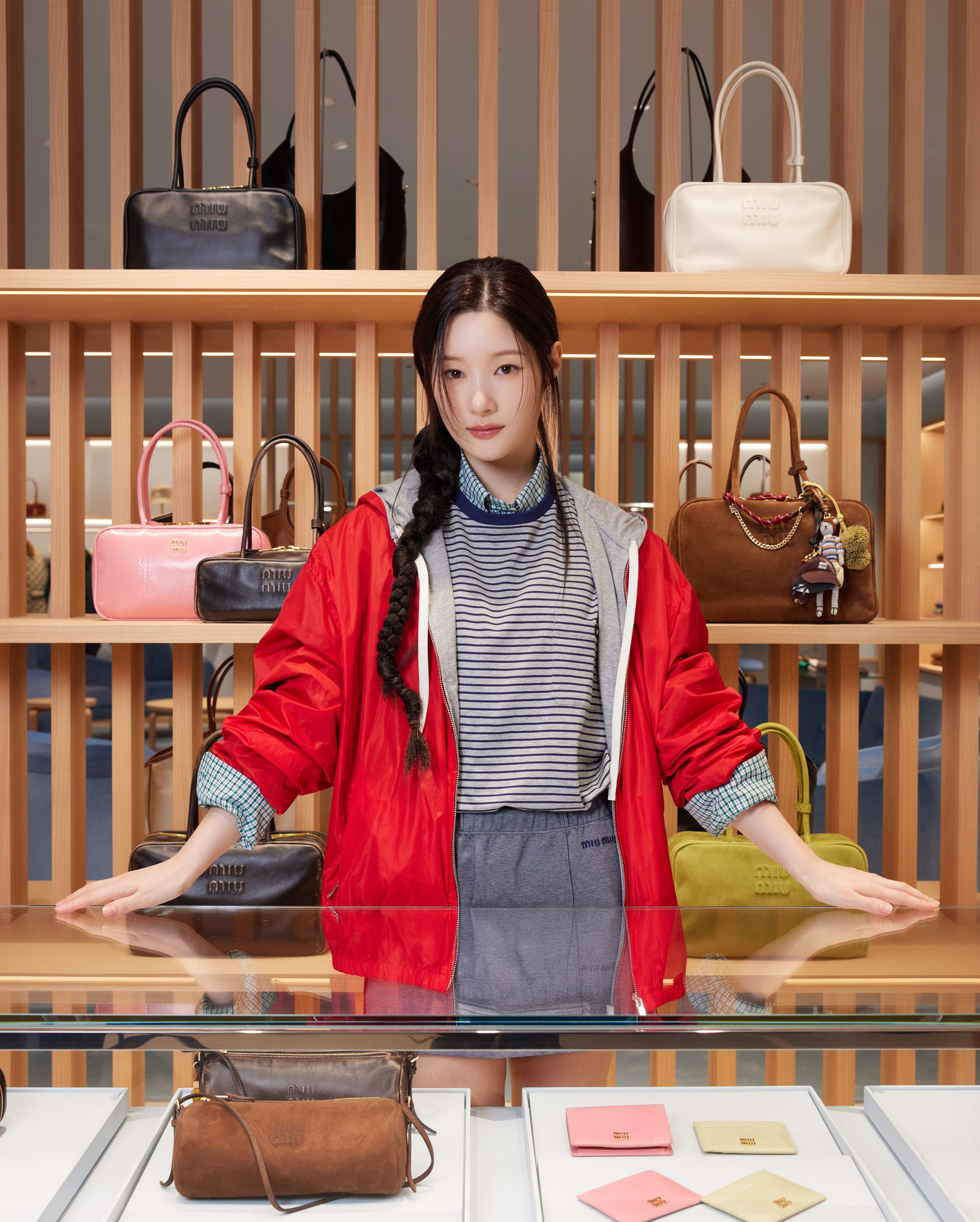 跟韓國演員鄭彩娟逛Miu Miu全新金鐘太古廣場專門店！Atheneum期間限定店必看推薦