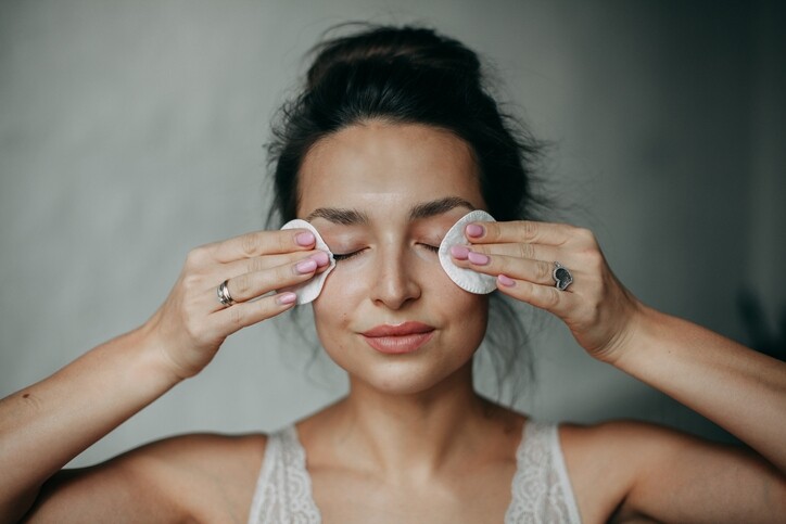 雙眼皮膠水清理方法
