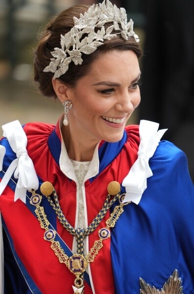 凱特王妃中長髮型造型- 凱特王妃王冠頭箍