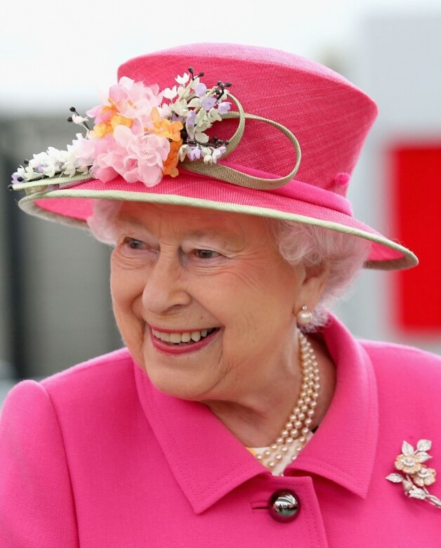 伊莉莎白二世女王出席公開場合時喜愛配戴的珍珠耳環
