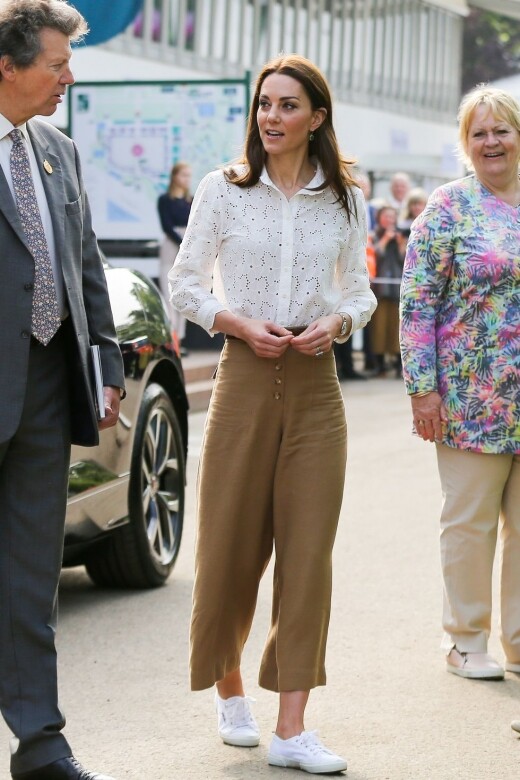 2019年，凱特王妃也穿過這雙Superga經典2750小白鞋