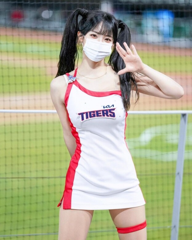 曾因紅過球隊而被辭退、S曲線身材！韓國啦啦隊女神李多慧元氣少女穿搭 超有活力！