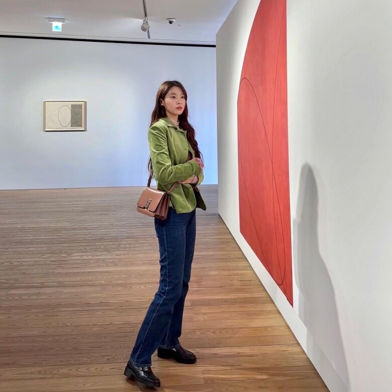 雪炫參觀藝術館博物館造型