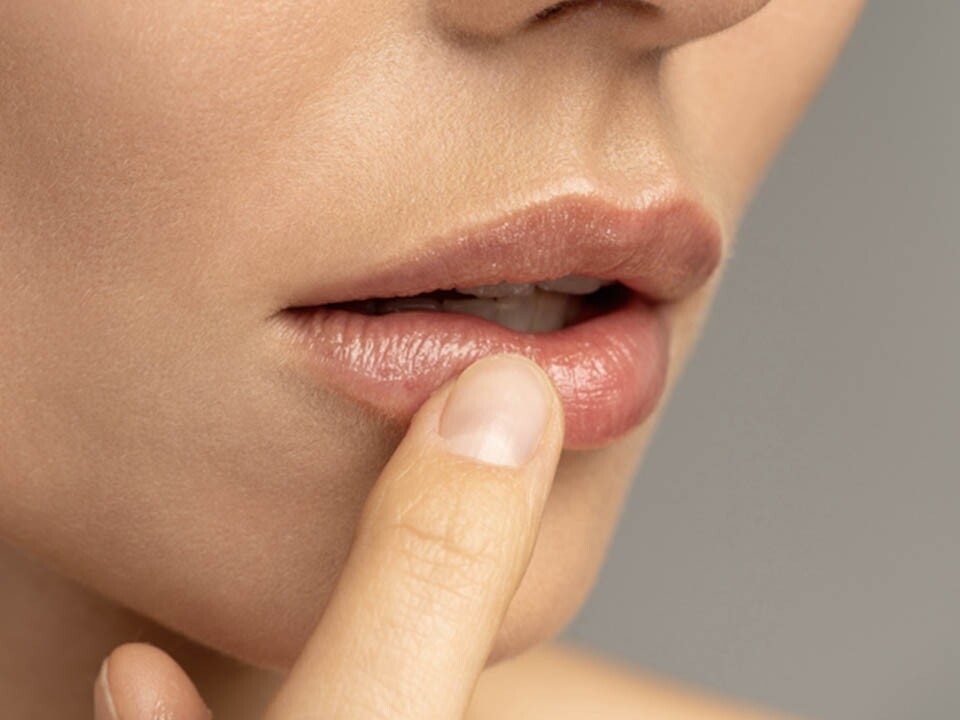 【唇膜推薦】唇膜用法是甚麼？10款滋潤唇膜推薦！改善爆拆乾燥問題 養成水嫩雙唇！