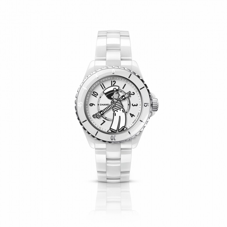 純白腕錶掀起極簡風格魅力，CHANEL J12 為您打造夏日清新造型！