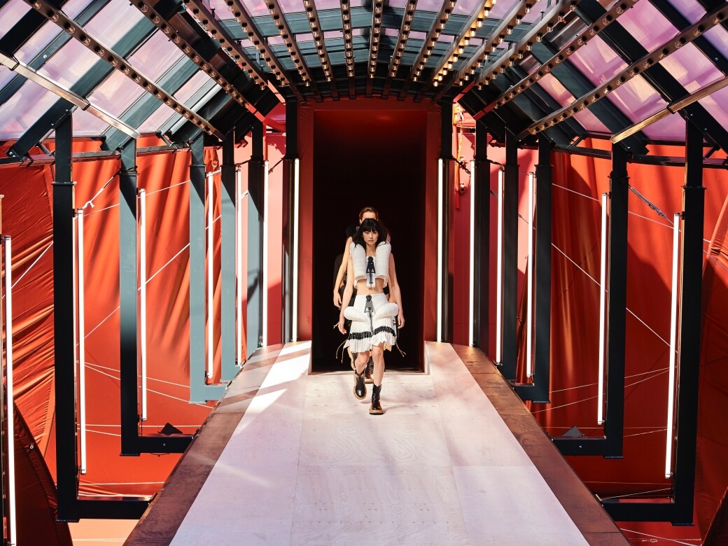 【2023春夏巴黎時裝周】Louis Vuitton SS23穿越到公仔屋童趣爆發 【2023春夏巴黎時裝周】Louis Vuitton SS23穿越到公仔屋童趣爆發