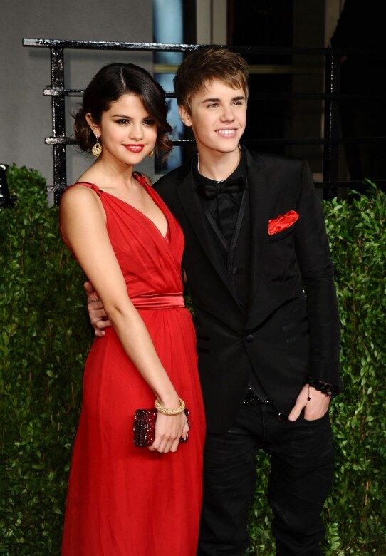 Selena Gomez 和 Hailey Bieber 的恩怨始於 Selena Gomez和Justin Bieber 分手後四個月，Justin Bieber就宣布與當時還是Hailey Baldwin的女友結婚。同一時間，Selena Gomez卻因紅斑狼復發，需要接受換腎手術，而且罹患躁鬱症，開始接受心理治療。