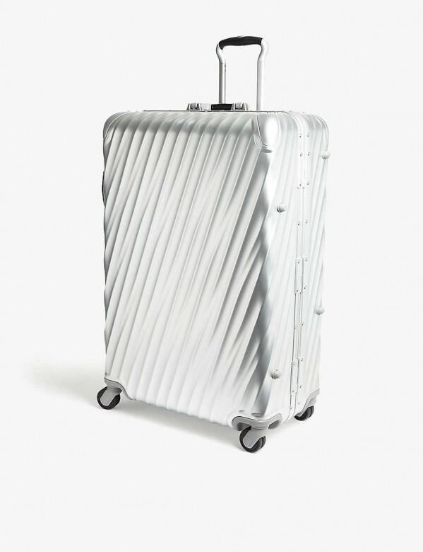 要應付兩星期以上的行程，就必須有大型行李箱，這個30.25吋拉鏈喼還可