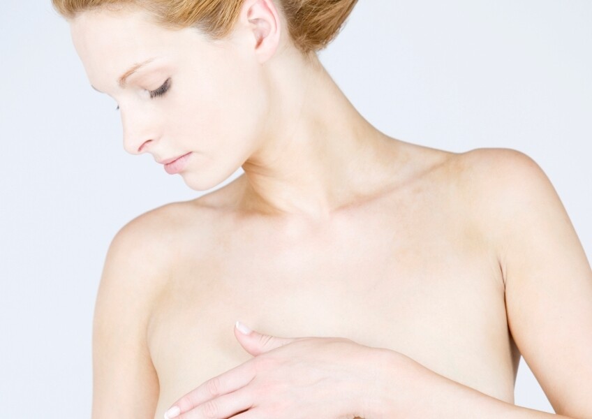 適當的按摩乳房，疏通經絡也有助健胸及保持胸部的線條的健美和挺拔