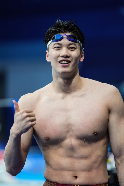 身高192公分的中國游泳選手汪順被稱爲「亞洲水神」，帥氣臉蛋加上壯碩身