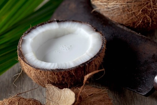 高飽肚感食物 -椰子奶無糖的椰奶，每杯不到100卡路里熱量。椰奶含有中