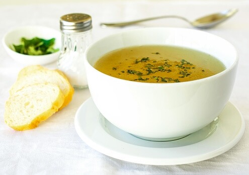 高飽肚感食物4：蔬菜湯據大學的研究，於餐前先喝一碗熱量較低的湯如