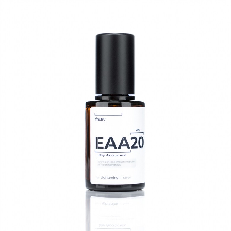 EAA20含20%乙基維他命C (Ethyl Ascorbic Acid)，用以亮白及均勻膚色。EAA是最新一代維他