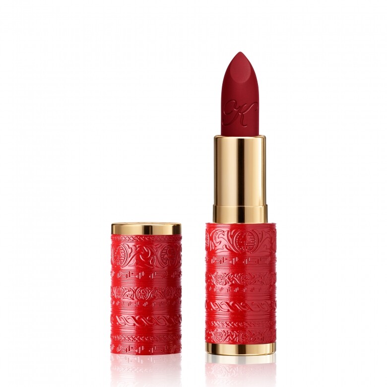 為慶祝情人節，品牌為皇牌迷香唇膏換上瑰麗奢華的「紅管」新裝設計，如天