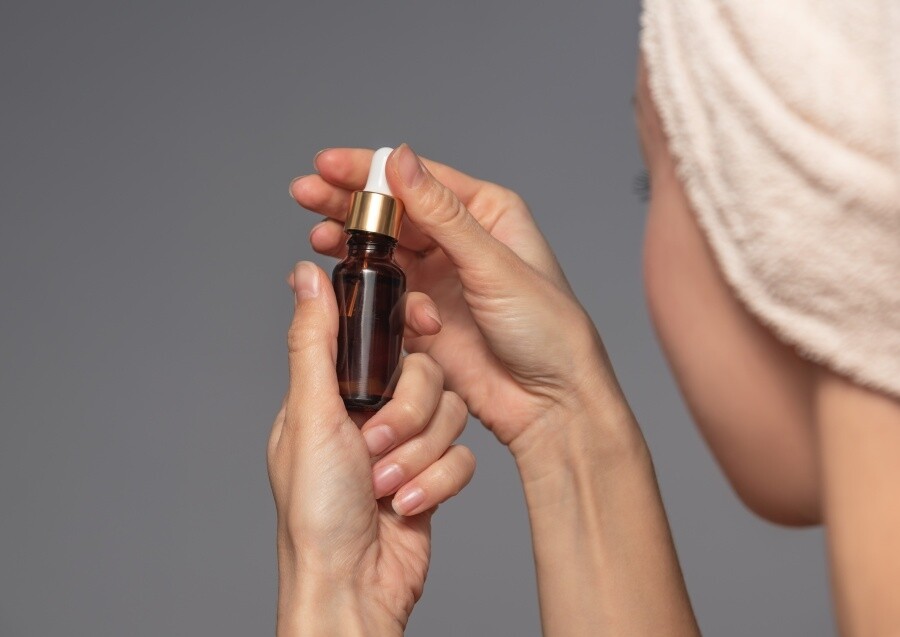 護膚油就如天然的護膚法，椰子油、玫瑰油、仙人掌籽油也越來越受歡迎。