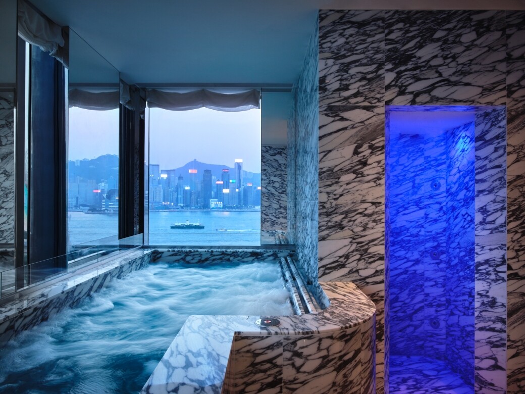 療程前後，你可以到具古羅馬特色的石製浴室享用美療浴池及羅馬式 Laconium