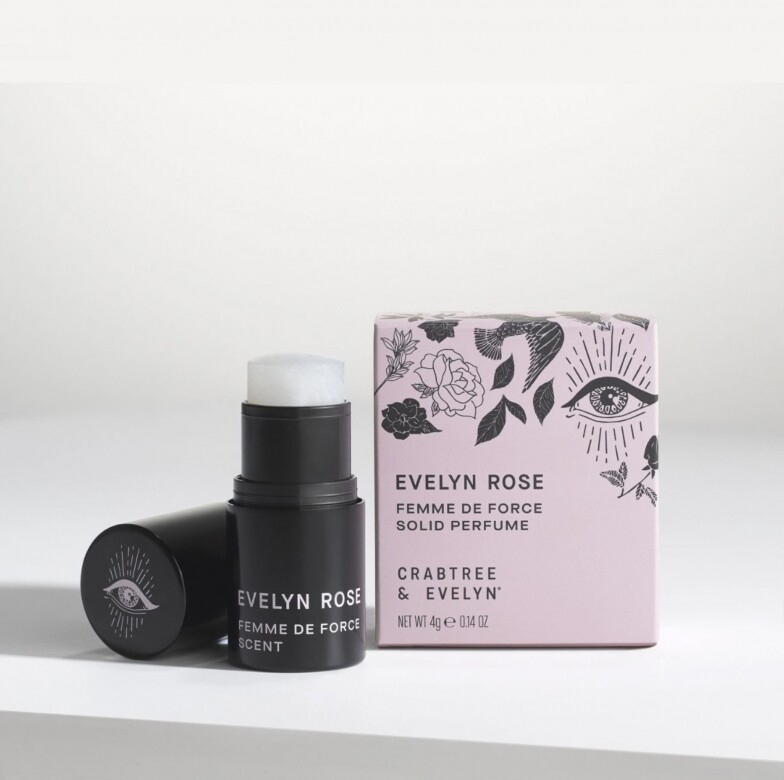 Evelyn Rose香水膏的靈感源自英國盛開的玫瑰花園，象徵剛強勇敢的帶刺玫瑰