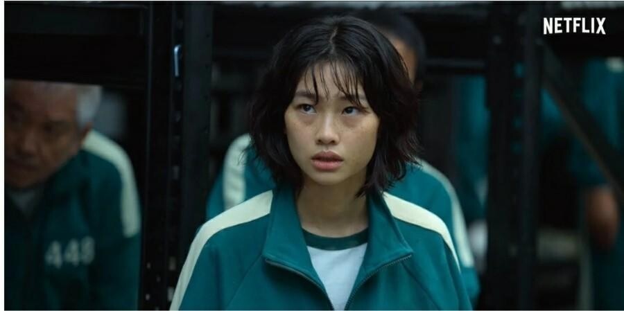 1994年出生的模特兒鄭浩妍首次挑戰演戲，劇中她飾演的姜曉是位身處絕