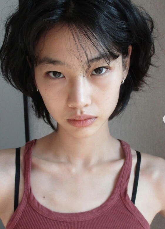 鄭浩妍說自己只有在有化妝時才會使用洗面乳，否則她一般只用清水洗
