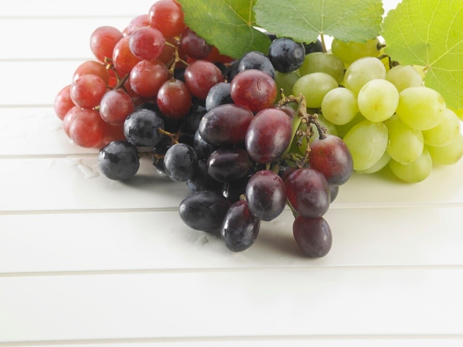 每50克葡萄就含93毫克的鉀質，鈉更少於0.1毫克。持之以恆地食用助您