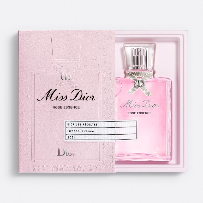 Dior 首次將整簇由Domaine de Manon培植園以人手採收回來的五月玫瑰，蒸餾成珍貴