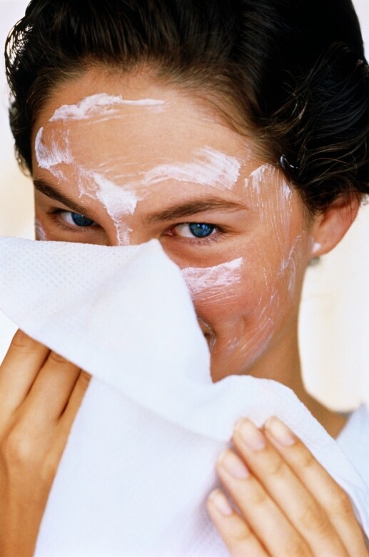 清潔型美容家電也相當熱銷，配戴口罩後，容易造成皮膚油脂阻塞毛孔，引