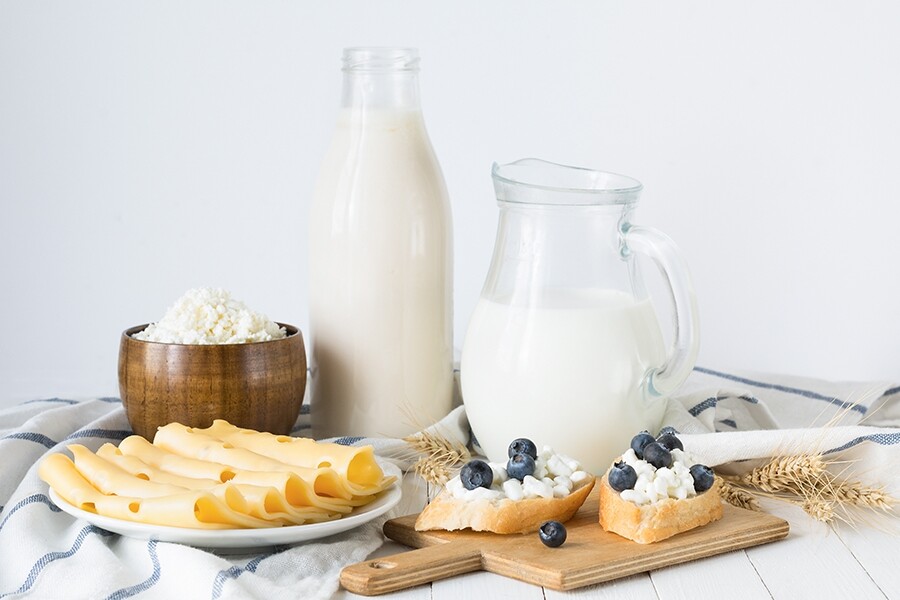 飲食方面，盡量減少攝取奶類產品，因牛奶中的天然激素成分可能增加皮