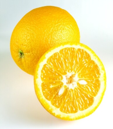 每100公克的黃金奇異果當中就有142mg維他命C，比柳橙多3倍。