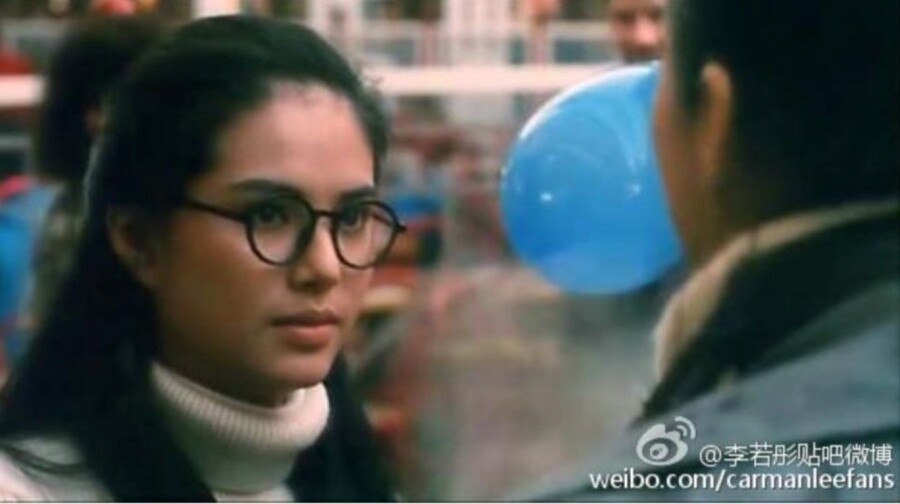 入行不久李若彤便在電影《浪漫殺手自由人》中擔當客串角色，只有20歲出