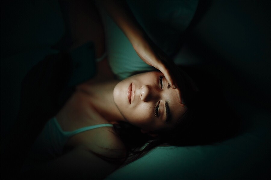 偏食、睡眠不足等不良生活習慣，都會令黑色素不斷增加。生活壓力大、睡眠