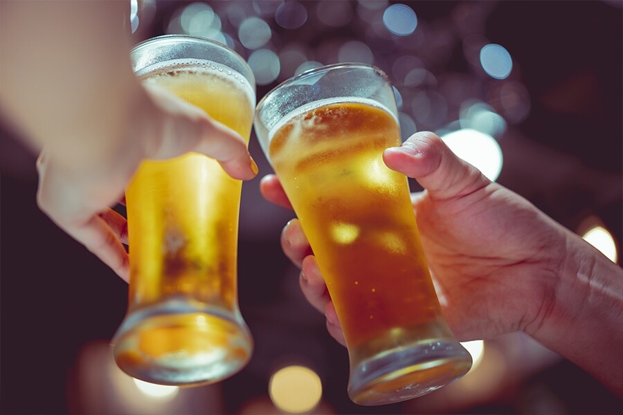 啤酒中含有大量酒精卡路里，當中1克的酒精就含有足足7卡路里的熱