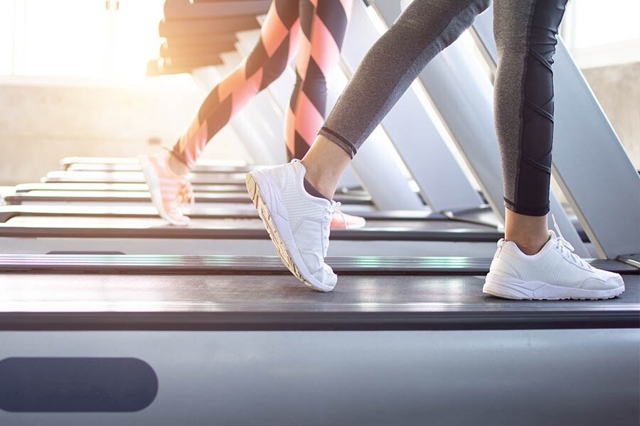 除了跑步，有些居家訓練動作都有助燃燒雙腳脂肪，有效瘦腿；同時多做相