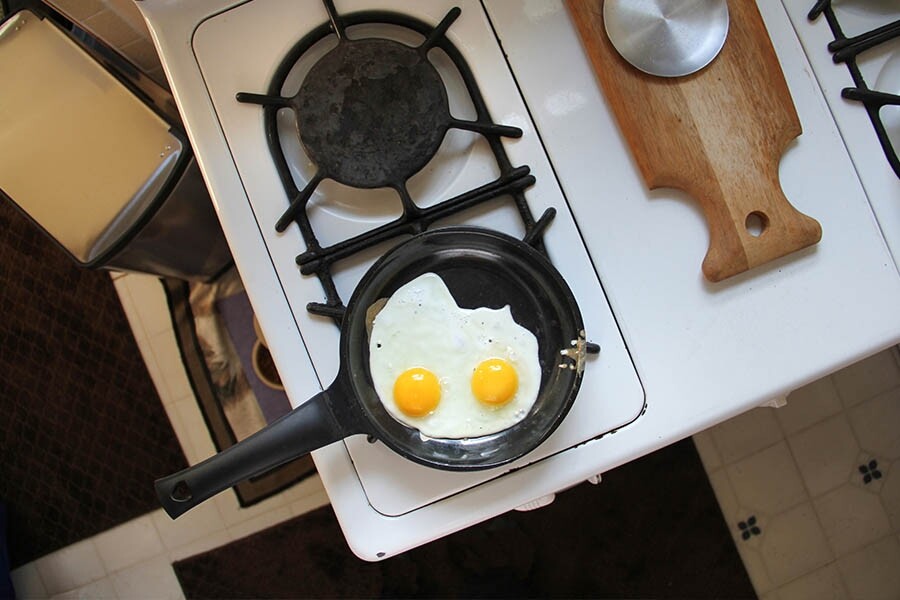 很多人認為蛋黃的膽固醇高，因此食雞蛋時會只吃蛋白而不吃蛋黃。但美