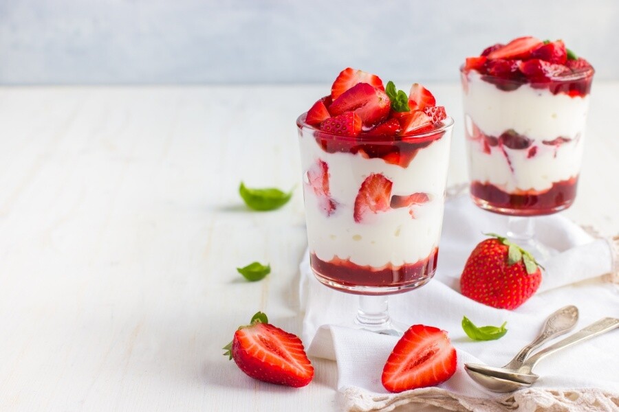 即使是點心也只以草莓或各類水果搭配yogurt 吃，既有微甜口感解又能補充