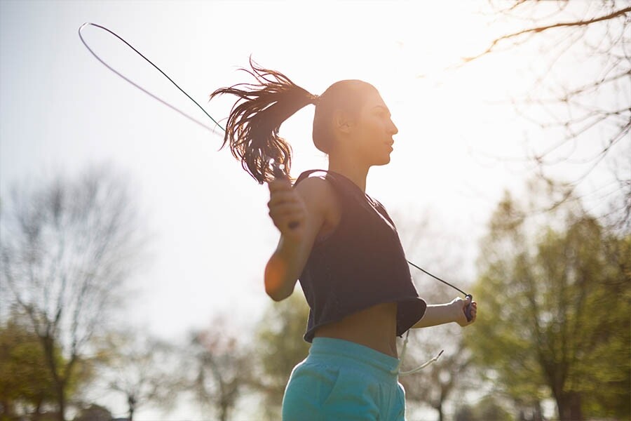 營養師Kelly Leveque指，在早上空腹鍛練比進食後進行相同的運動量更加有效。她