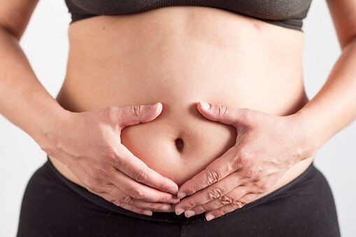 按摩肚子不但可增強腸胃的消化功能、促進腸臟蠕動、減少便秘機會，更有