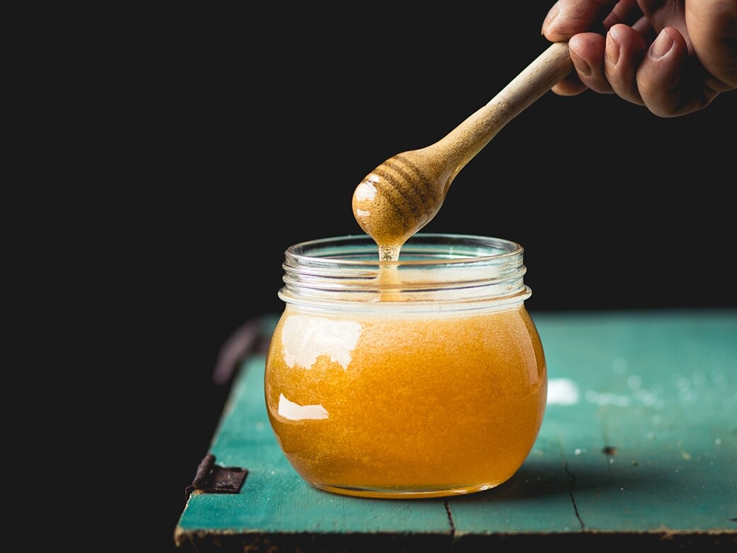 大家要以溫水（40℃-60℃）沖泡蜂蜜，混和蜂蜜的水溫不能太高。加上蜂蜜本身帶