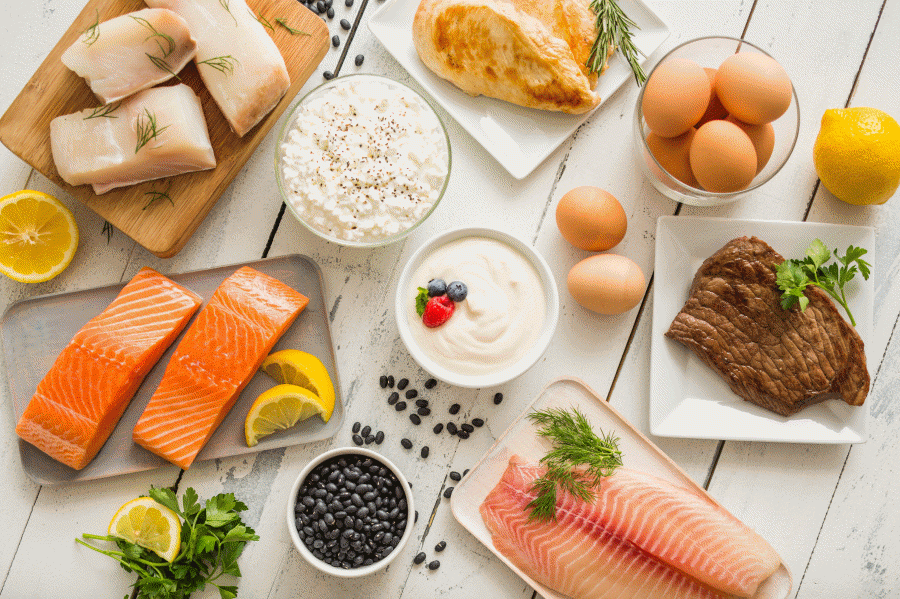 營養師建議可透過進食全麥穀物、魚類、肉類、蛋類、家禽、肝臟、各類蔬菜、豆類