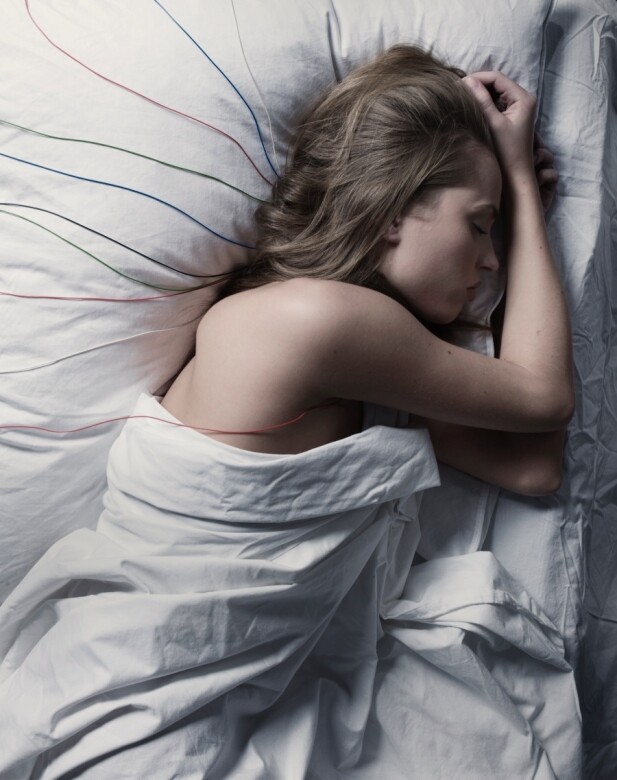 為何睡得再多也會有眼袋？其實地心吸力也是個不容忽視的誘因，皮膚科