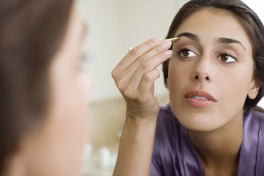 除了使用眉毛增長液外，日常化妝和護理都與眉毛脫落息息相關，想要養